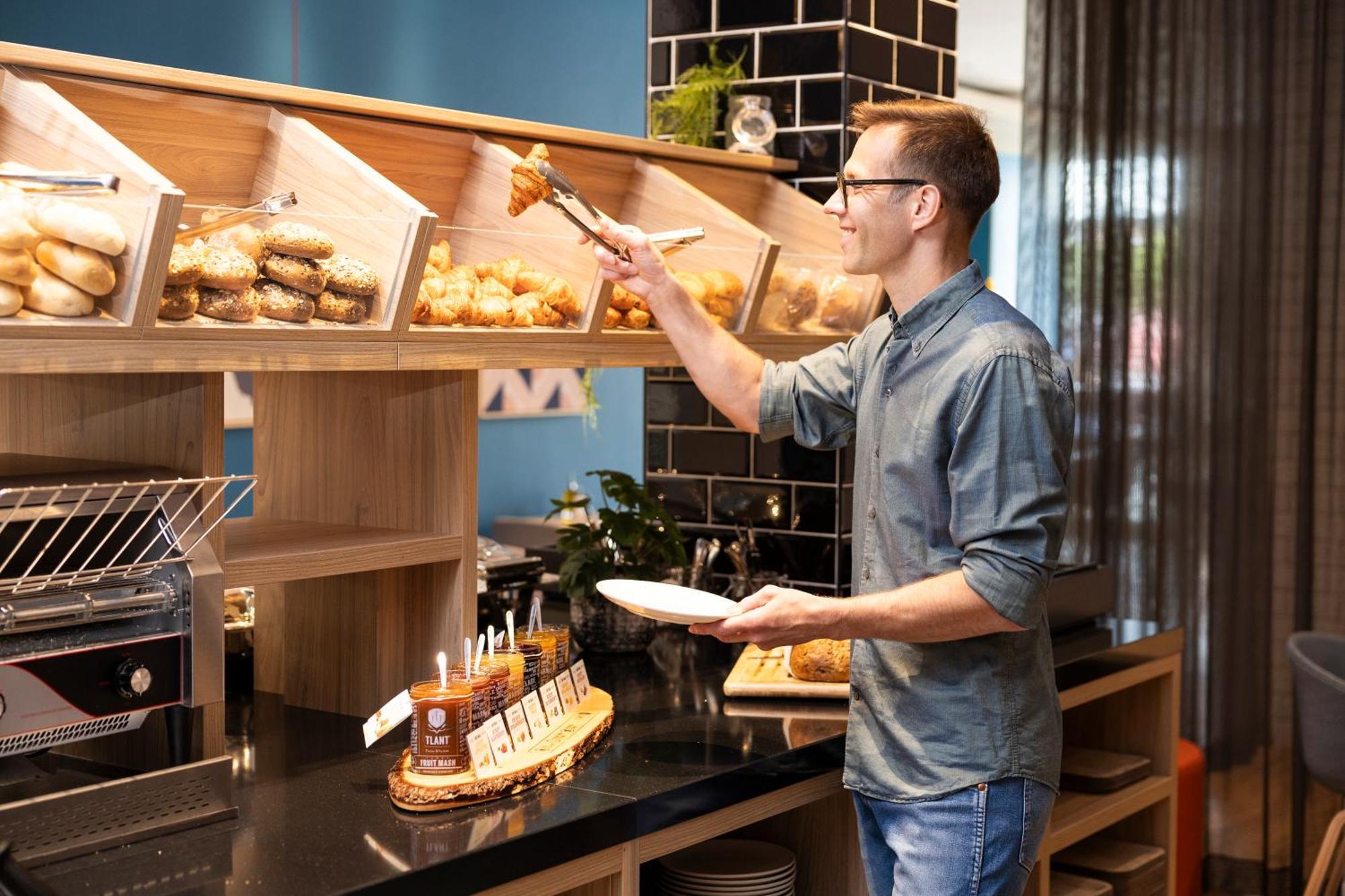 Holiday Inn Express Antwerp - City Centre By Ihg Eksteriør billede